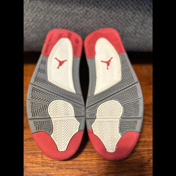 Athletic_Shoes